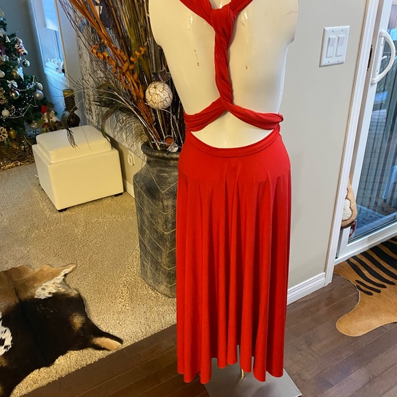 Beautiful red dress for any occasion. - Picture 10 of 15